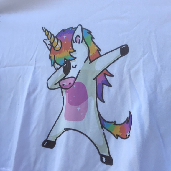 🦄Rainbow Unicorn Graphic Cropped Tee🦄 - Picture 2 of 6